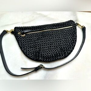 Clare V grande Fanny black rattan like new